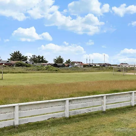 Holiday home Stunning In With Kitchen *