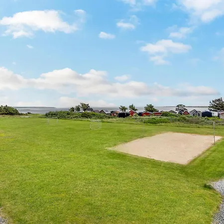 Holiday home Stunning In With Kitchen